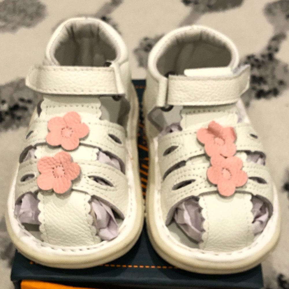 Chulis Kids White Double-Daisy Nana Leather Sandal